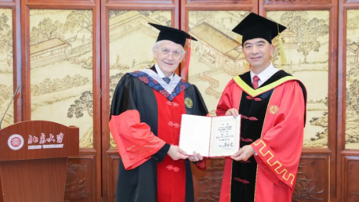 RAYZ睿镞科学委员会主席穆鲁获「北京大学荣誉博士」学位